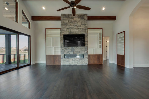 04_LighthousePointeDrive_12807_Living02