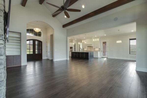 06_LighthousePointeDrive_12807_Living04-min