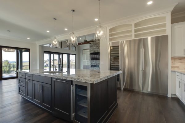 18_LighthousePointeDrive_12807_Kitchen05-min