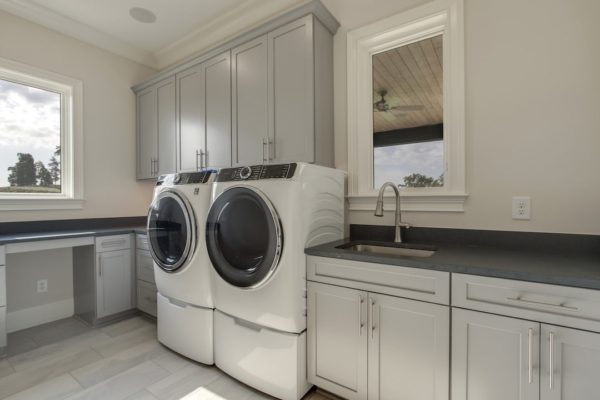 21_LighthousePointeDrive_12807_Laundry-min
