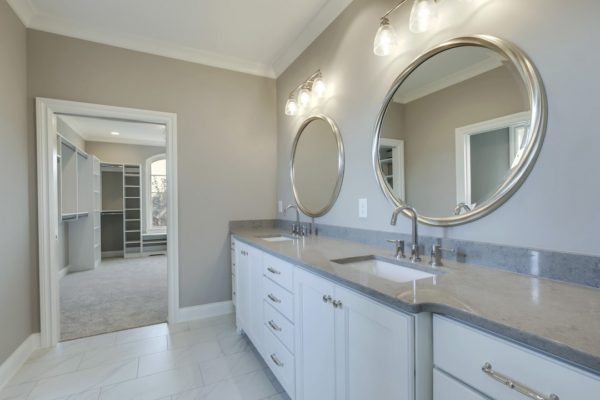 27_LanyardWay_198_MasterBath02-min