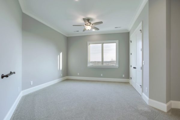 28_CommodoreDrive_823_Bedroom2_01-min