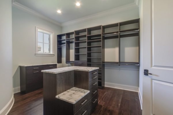 29_ZepherDrive_171_MasterCloset01-min