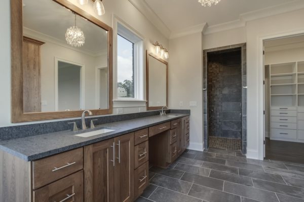 30_LighthousePointeDrive_12807_MasterBath02-min