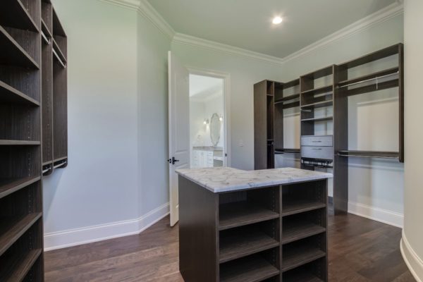 30_ZepherDrive_171_MasterCloset02-min