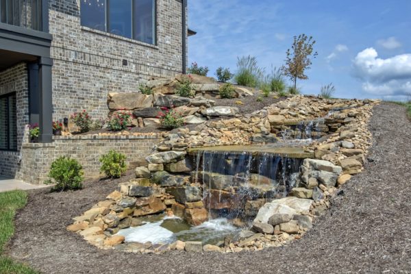 34_LanyardWay_198_WaterFeature-min