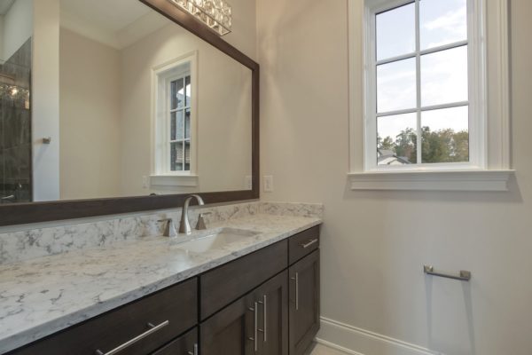 36_LighthousePointeDrive_12807_GuestBath2_01-min