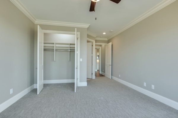 56_CommodoreDrive_668_Bedroom3_02-min