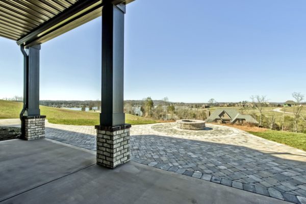 63_CommodoreDrive_668_Patio-FirePit-min